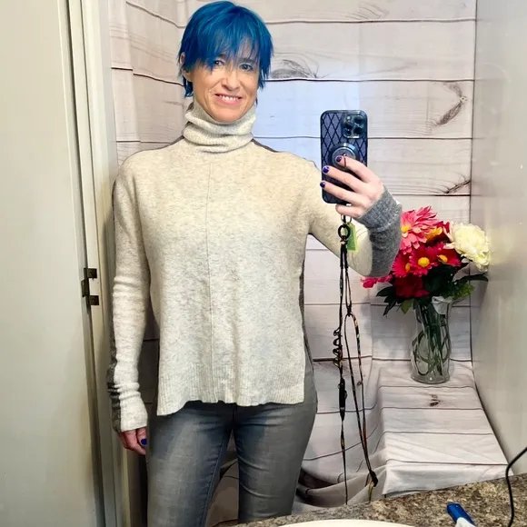 •|•AHTLETA•| Transit Colorblock Turtleneck Sweater Merino Extra Fine Wool Small