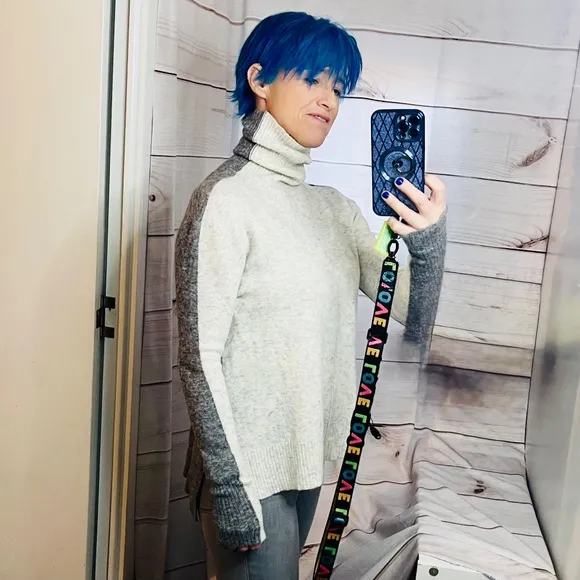 •|•AHTLETA•| Transit Colorblock Turtleneck Sweater Merino Extra Fine Wool Small