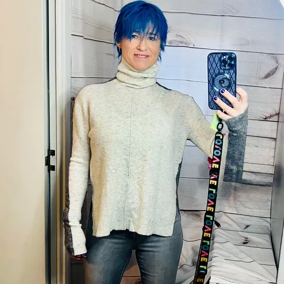 •|•AHTLETA•| Transit Colorblock Turtleneck Sweater Merino Extra Fine Wool Small