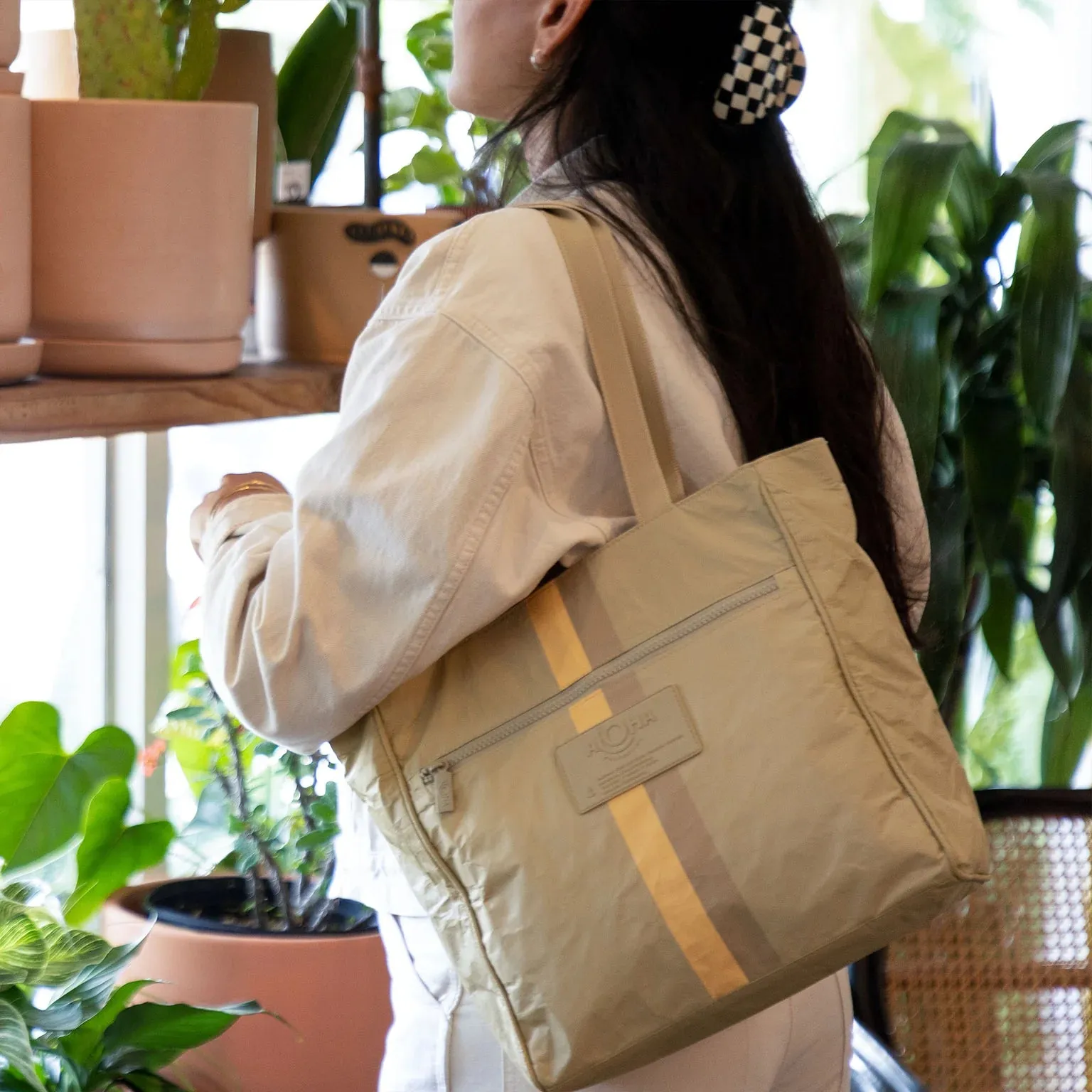 Aloha Go-To Tote in Le Voyageur Dune, Style #GTTCT093