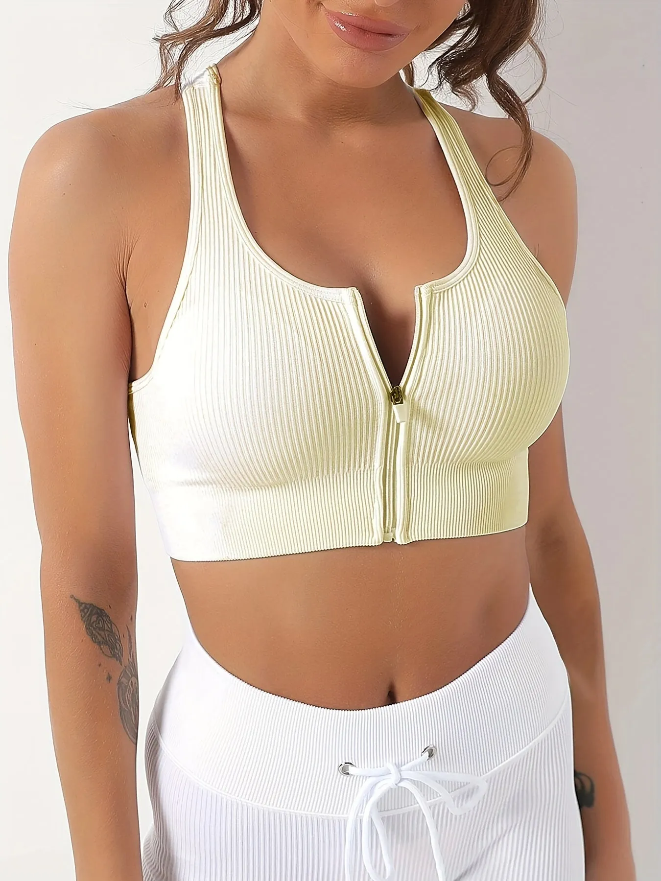 High Impact Seamless Sports Bra for Women - Zipper Front, Chest Pad, Ideal for Running, Yoga & More