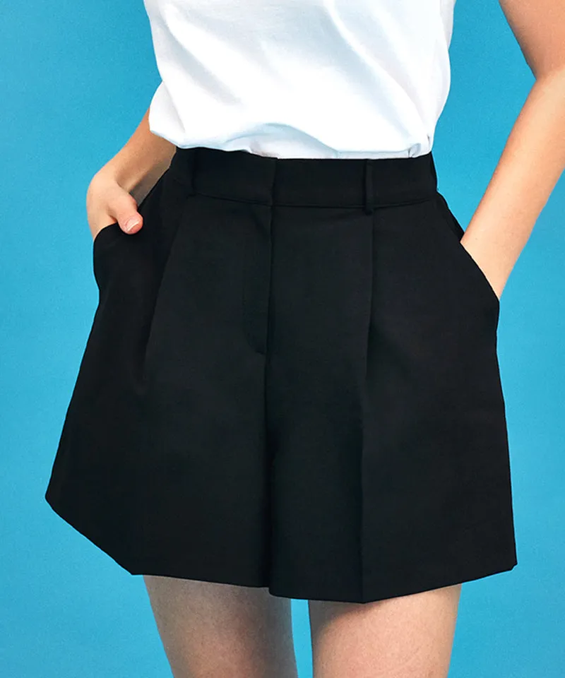 MACKY Golf: Basic Pintuck Shorts - Black