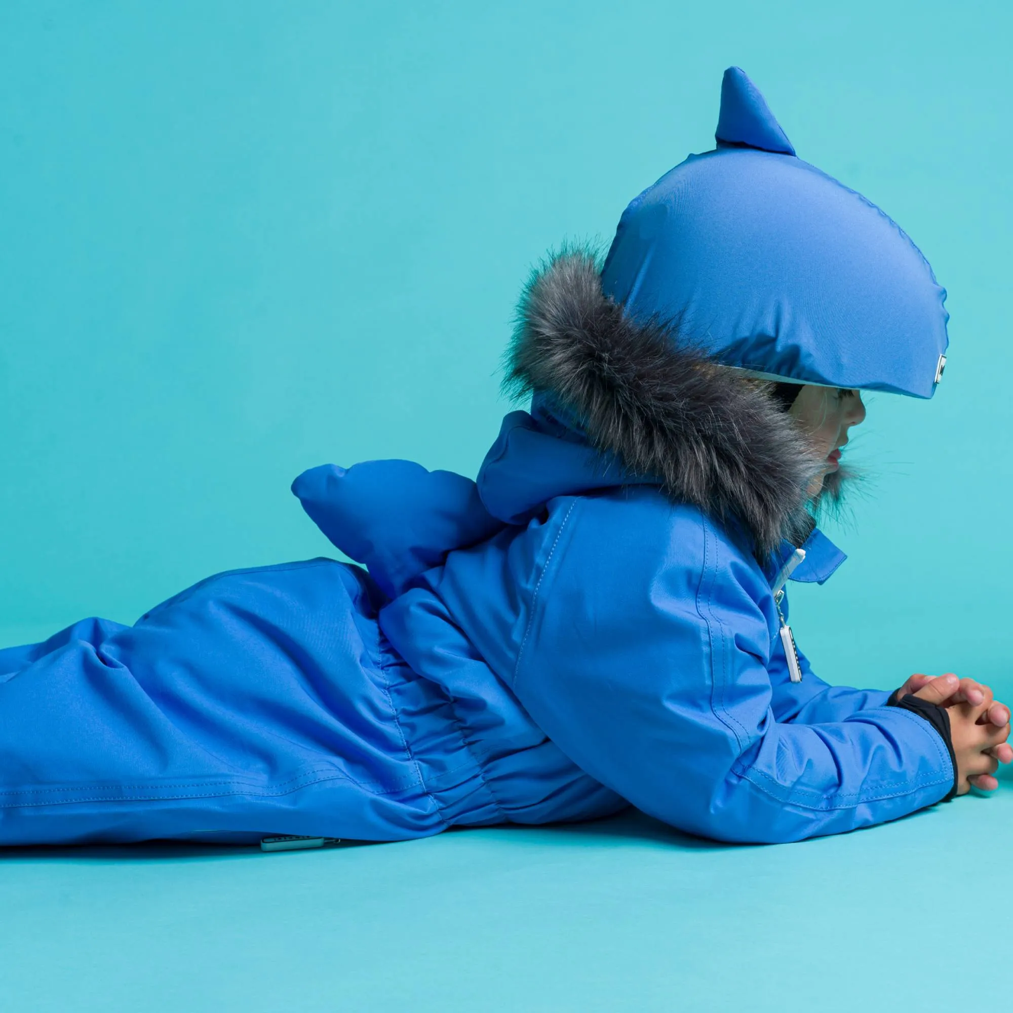 Nachhaltige Helm Cover aus recycelten Flaschen