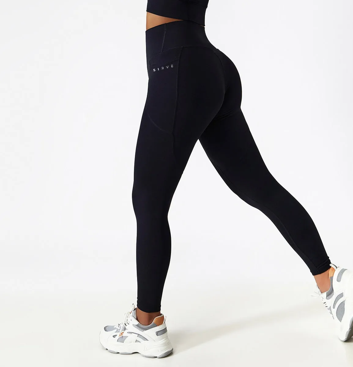 Performance meets Active Elegance Tights in Black