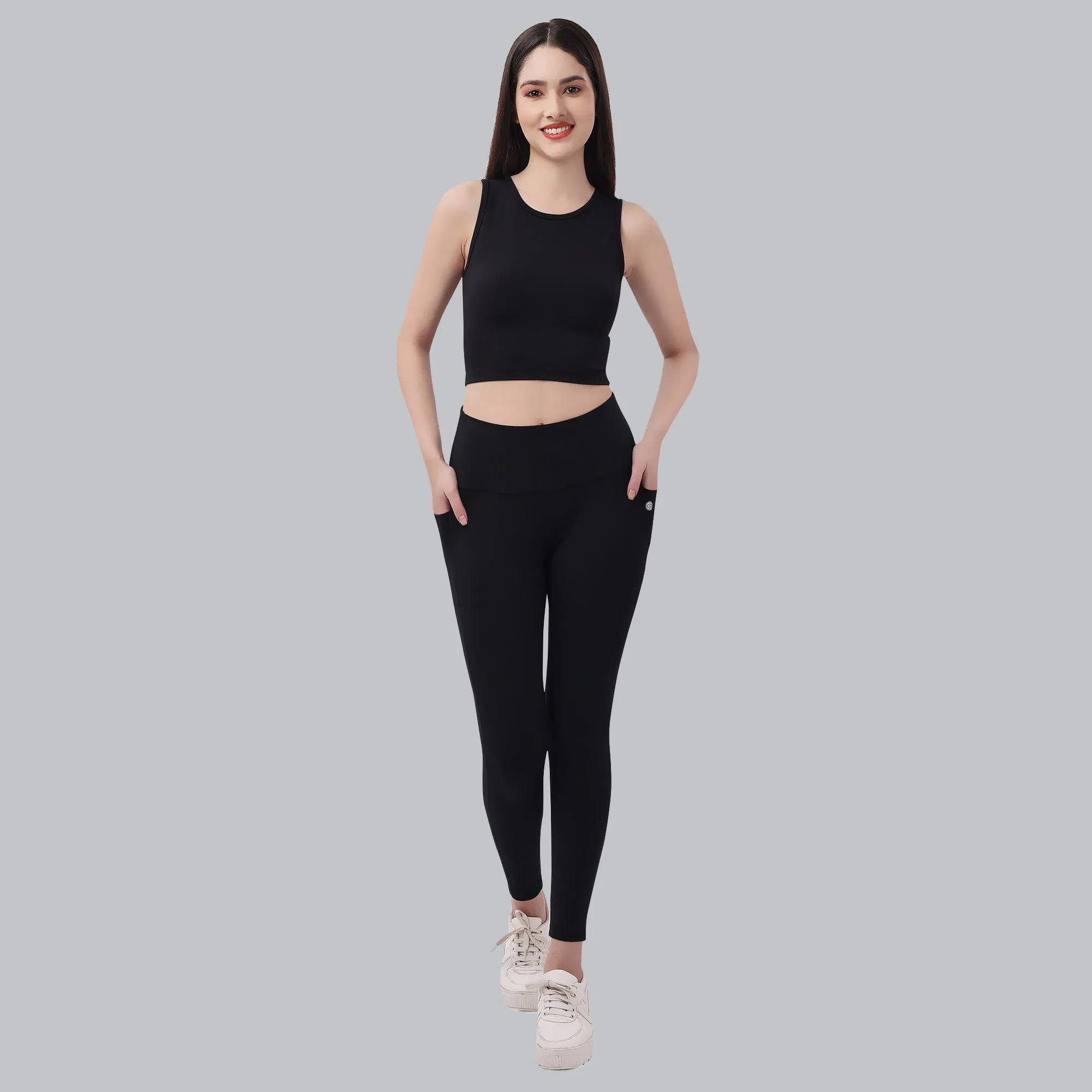 Sleeveless Activewear Solid Sports Crop Top